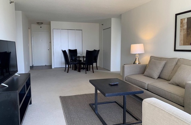 Theater District 30 Day Stays 2Bedroom den
