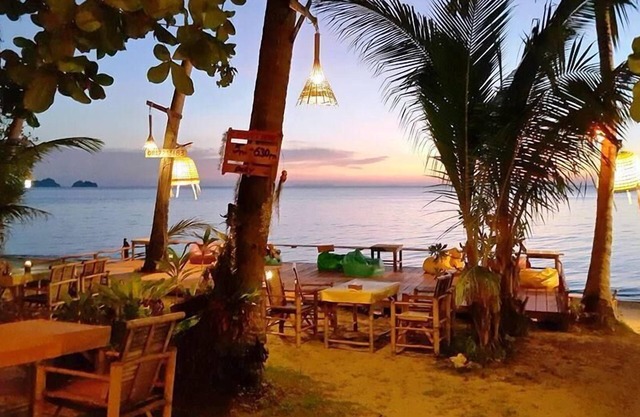 Think & Retro Cafe Lipa Noi Samui