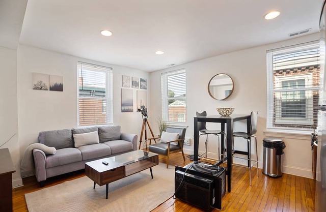 This apartment is a 1 bedroom (s), 1 bathrooms, located in Philadelphia, PA.