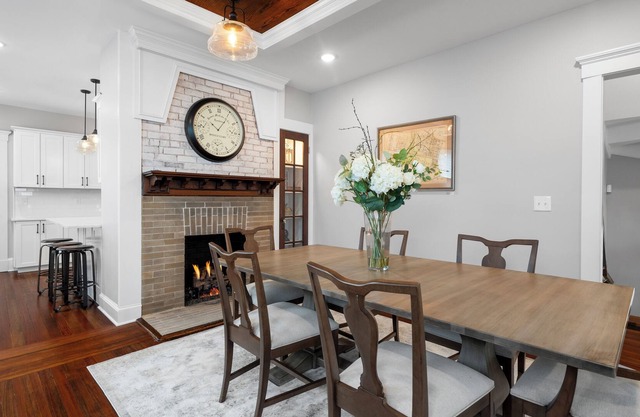 This apartment is a 5 bedroom(s), 5 bathrooms, located in New Haven, CT.