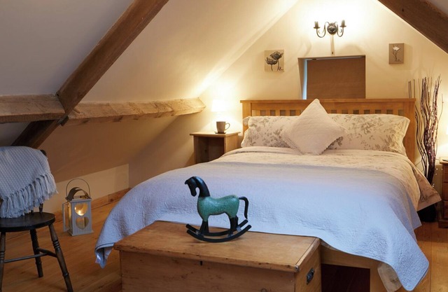 This barn is a 1 bedroom(s), 1 bathrooms, located in Sneatonthorpe, England.