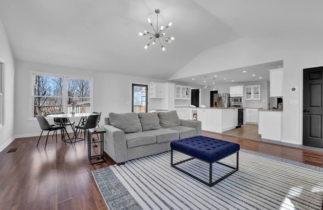 This house is a 3 bedroom(s), 2 bathrooms, located in Chamblee, GA.