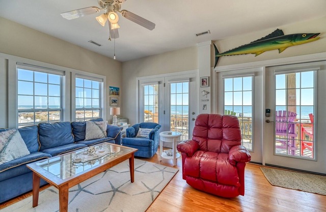 This'L Do - Oceanfront - Charming Upcycled Vintage Beach House