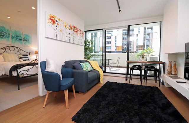 This lovely modern apartment in the prime location of South Yarra