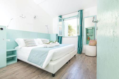 THR - ISA-Appartament Charme, 4 beds, air conditioning and private outdoor area in Village with 6 swimming-pools, only 1 km from the beach