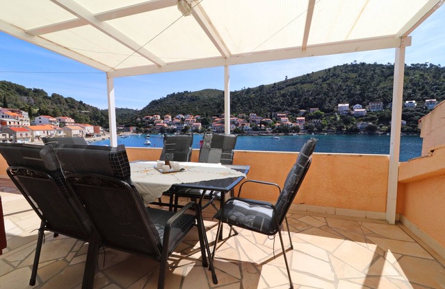 Three bedroom apartment near beach Brna, Korčula (A-4463-b)
