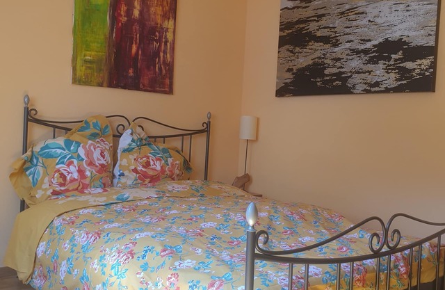 Three rooms with private bath in a lovely den in Geneva's centre