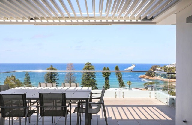 Three-storey Beach Home with Balcony & Ocean views