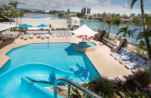 Tiki Hotel Surfers Paradise