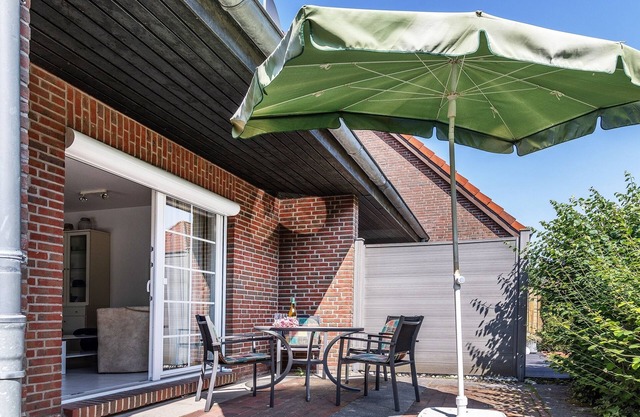 Timeless and elegant: the semi-detached house impresses with both its brightness