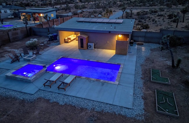 Tiny Home - Salt Water Pool - Jacuzzi - Mini Golf - Sauna