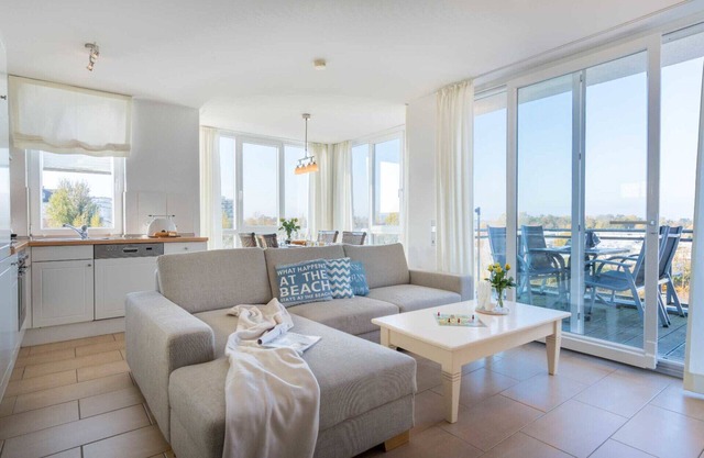 Top apartment in a quiet location only 80 meters to the beach