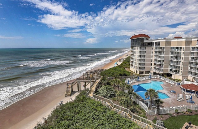 Top floor, oceanfront views!