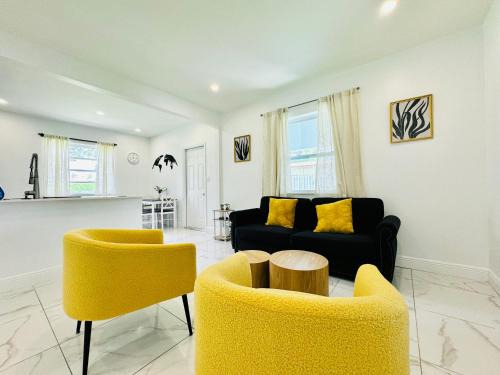 Top Location! Bbq, Private Yard & Near Ocean