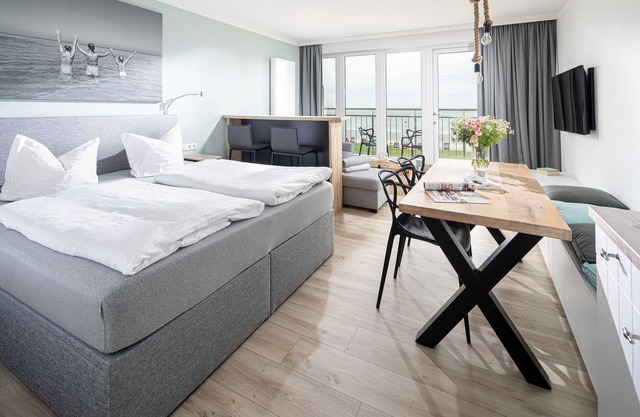 Top sea view, one-room apartment, modern, directly on the beach with sauna and WLAN