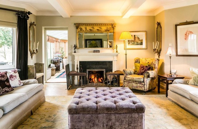 Tor Hatch - a house that sleeps 12 guests in 6 bedrooms