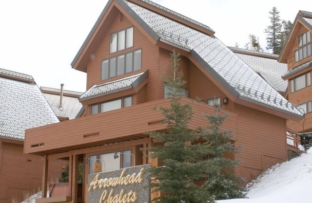 Totally Remodeled Arrowhead Chalet. Awesome location! Ski in/ski out!