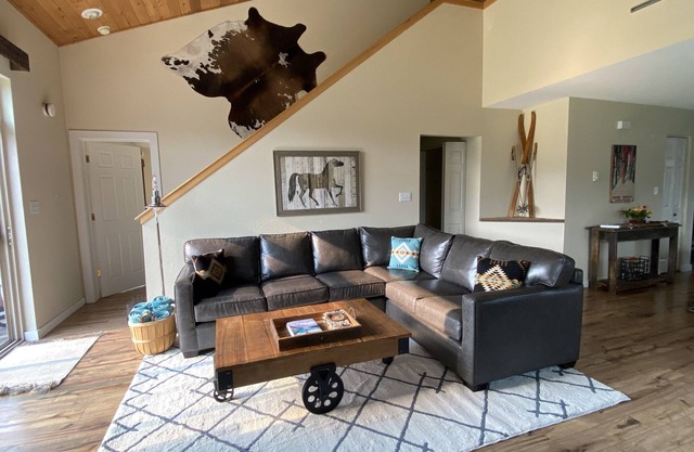 Town Ctr l Hot Tub l Mtn View l Loft l Fireplace