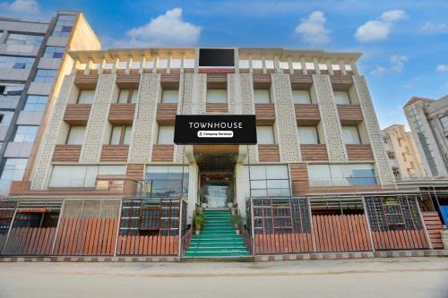 Townhouse Oak Amity University Patna Formerly The Golden Crown