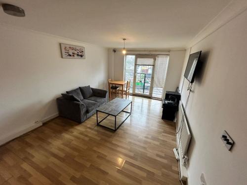 Tranquil 2BR in Croydon Thornton