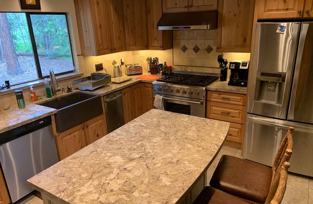 Tranquil 4-bdr chalet on trailhead with unlimited hiking and x-country skiing