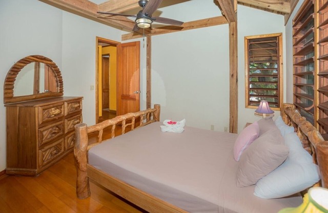 Tranquil Beachfront Bungalow, Gated Resort, Pool, Bar, Restaurant, Security 24/7