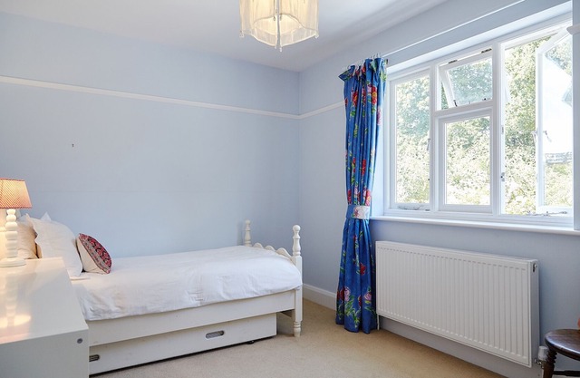 Tranquil in South West London, by Veeve