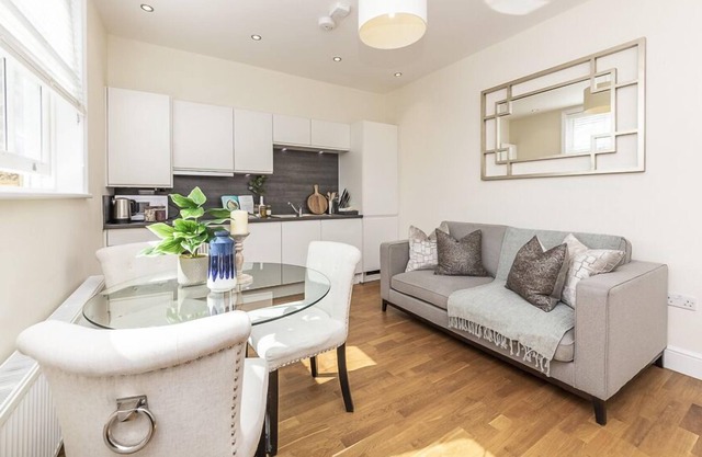 Tranquil Two Bedroom Apartment in Hammersmith