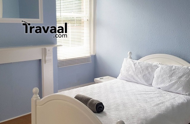 Travaal.com - Large 3 Bedroom Apartment Farnborough