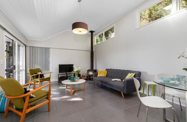 Tree Top Hideaway - Sandspit Holiday Home