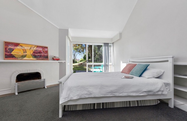 Tree Top Hideaway - Sandspit Holiday Home, SANDSPIT