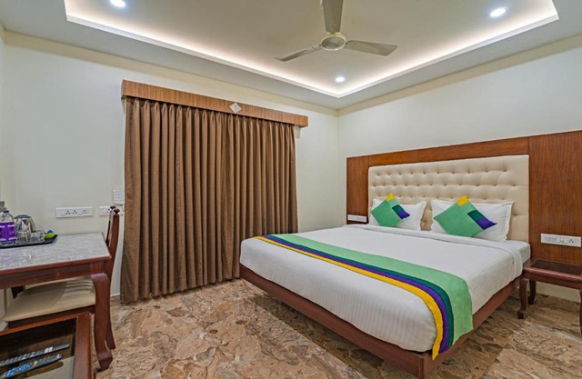 Treebo Aaravi Residency, 800 Mtrs From Promenade Beach