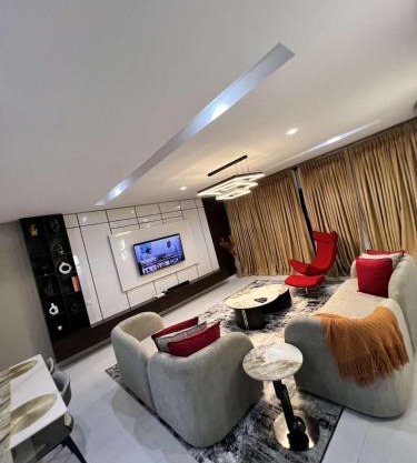 Trendy 2-BDR Apt Villa with Pool,Wi-Fi, Netflix, Modern Amenities & PS5 Near Elegushi Beach Lekki