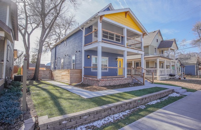 Trendy Urban Neighborhood & Dog-Friendly Downtown
