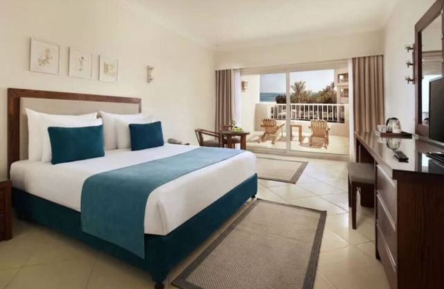 Tropical Getaway – Beachfront Access, All-Inclusive Dining, Spa & Water Fun