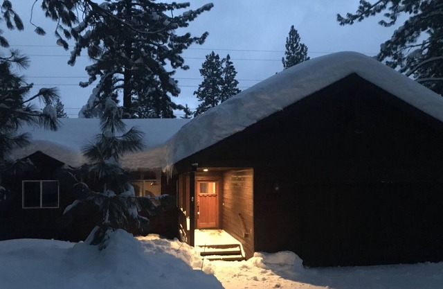 Truckee Retreat Close to Town, Trails, Slopes - Great for sports enthusiasts!