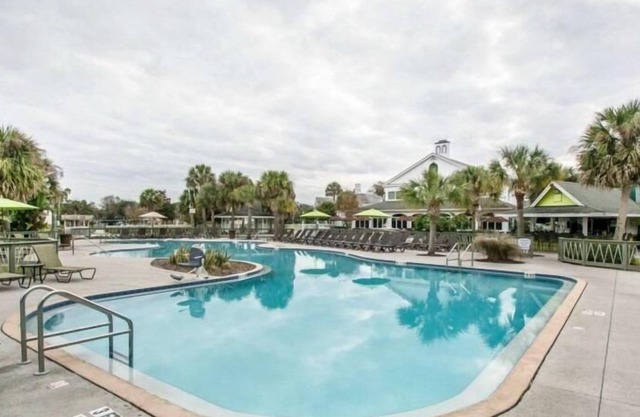 Truly an Adventure! 2 Units, Swim with Manatees, Pool, Scuba, Golf