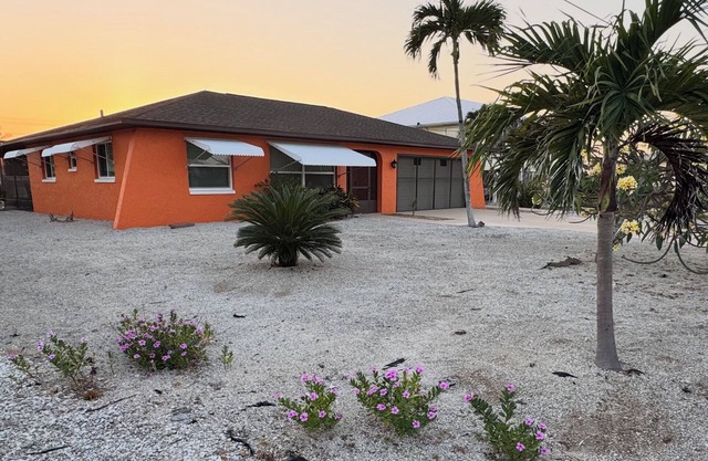 Turn Key Island Getaway. Pine Island breeze. Dock/Lift. 3/2nBoat,Fish,Golf,Relax