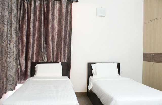 Twin Bedroom with Breakfast