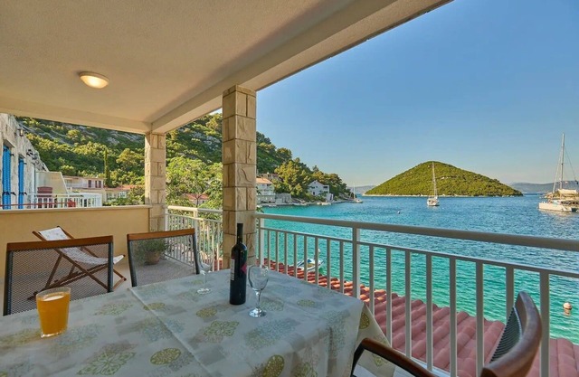 Two bedroom apartment with terrace and sea view Prožurska Luka, Mljet (A-22333-b)