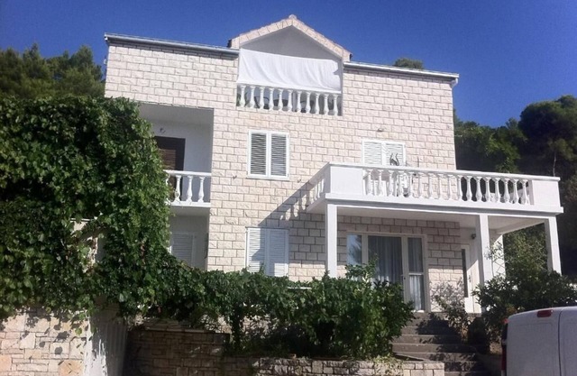 Two bedroom apartment with terrace and sea view Brna, Korčula (A-18288-a)
