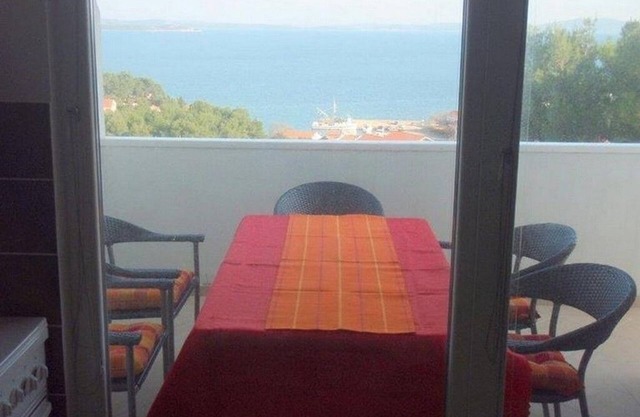 Two bedroom apartment with balcony and sea view Žman, Dugi otok (A-24325-b)