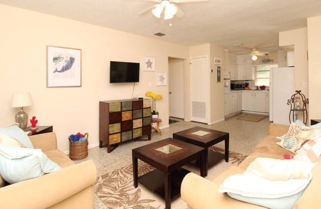 Two bedroom, private fenced yard, near the BEACH!