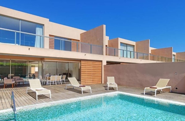 TWO Family-friendly 2BR Villas, Private Pool, Full Kitchen and Pet-friendly!
