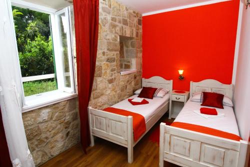 Two rustikal apartments in Vila 'U Kali' close to the beach, reserved parking place
