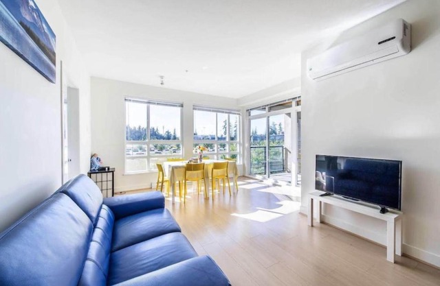 UBC Gray Private Room In apartment