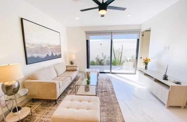 Unbeatable location 2BD 2BTH Walking distance to Medano.