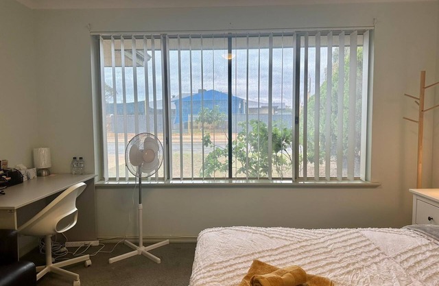Unit In The House - 5 minutes from Airport (Not suitable for Families with kids)