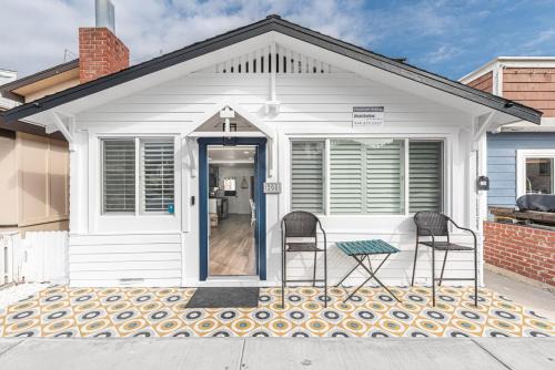 Updated 2Br Vintage Cottage In Central Location Near Beach By Beachview Rentals