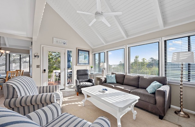 Updated 3BR/2BA Cottage! Close to beach! Golf Course Views! Amenity Cards Available!